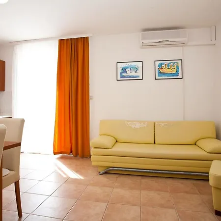 Apartments Glibo Near The Sea And Town Center! Krk Town Exterior foto